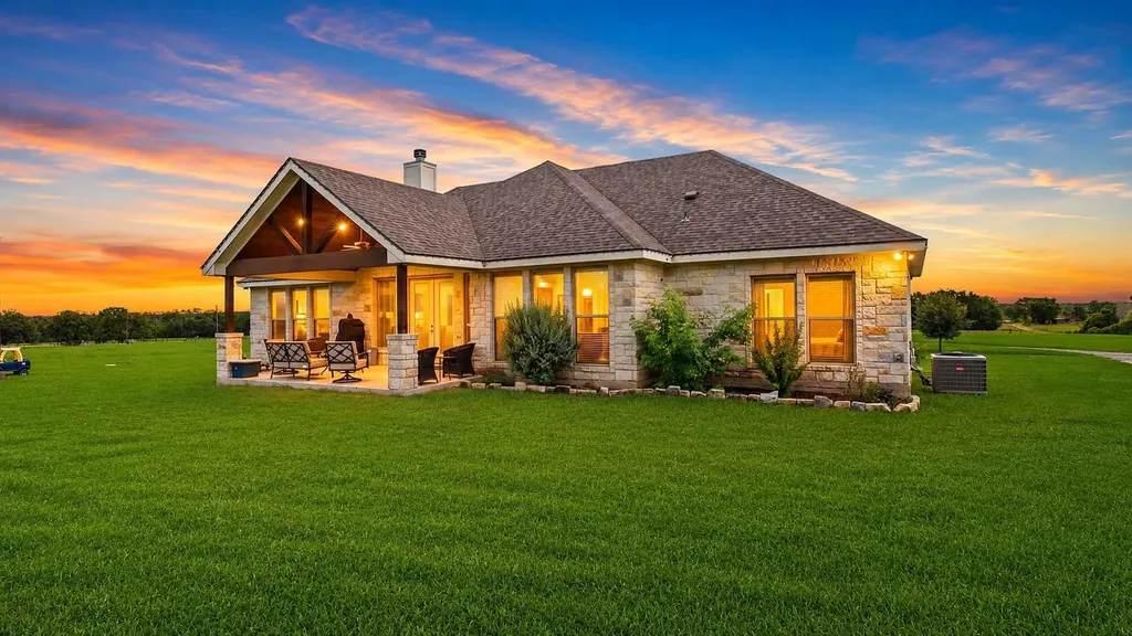 1606 County Road 216 Giddings TX 78942