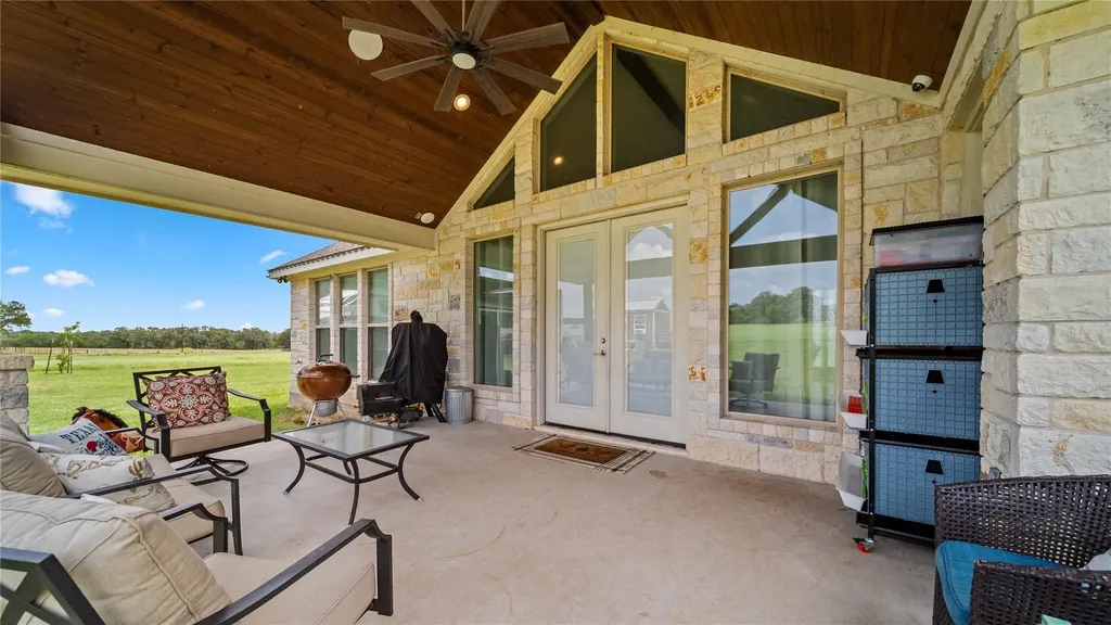 1606 County Road 216 Giddings TX 78942
