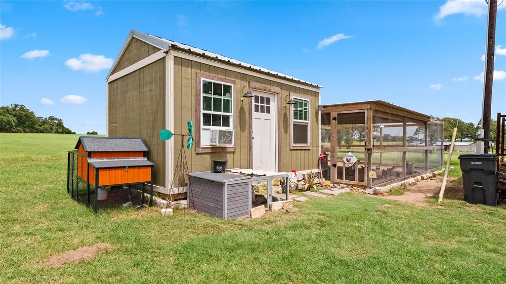 1606 County Road 216 Giddings TX 78942