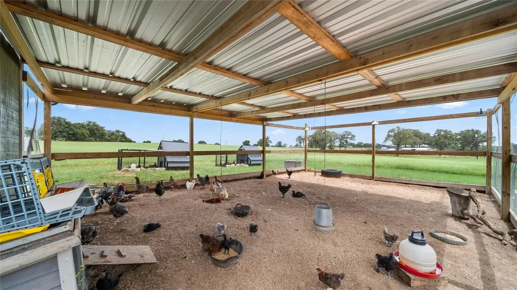1606 County Road 216 Giddings TX 78942