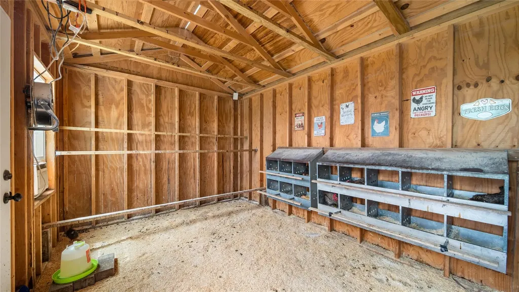 1606 County Road 216 Giddings TX 78942