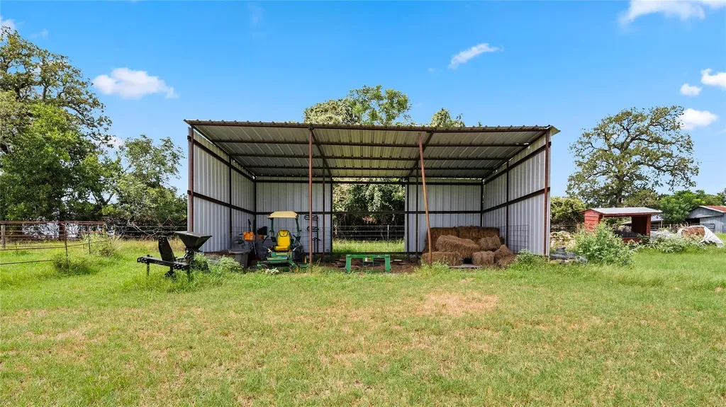 1606 County Road 216 Giddings TX 78942