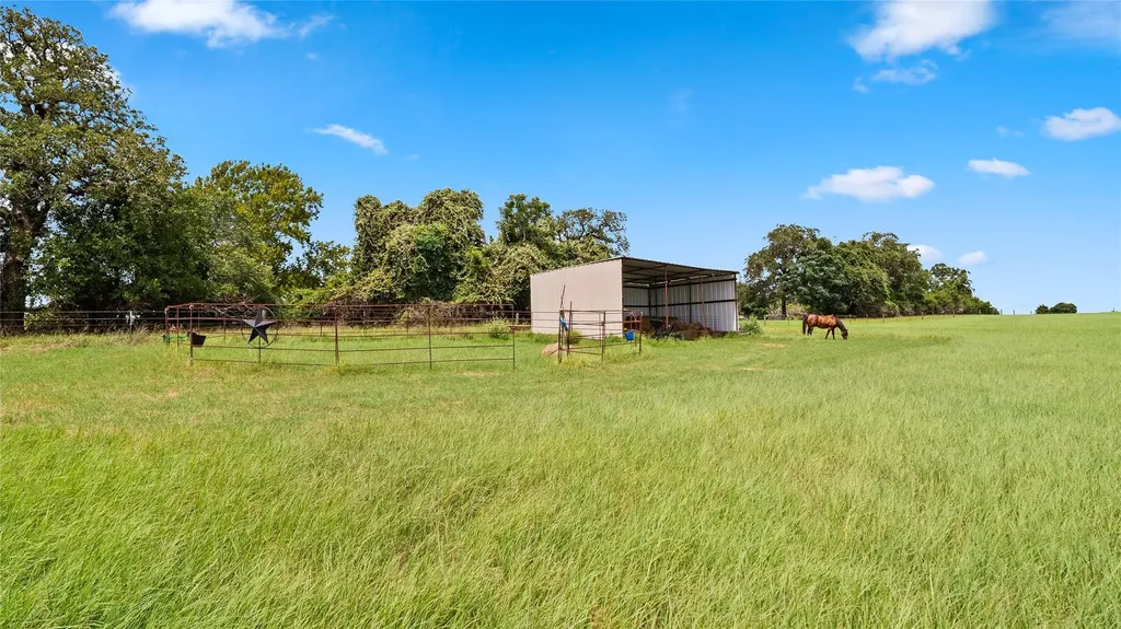 1606 County Road 216 Giddings TX 78942