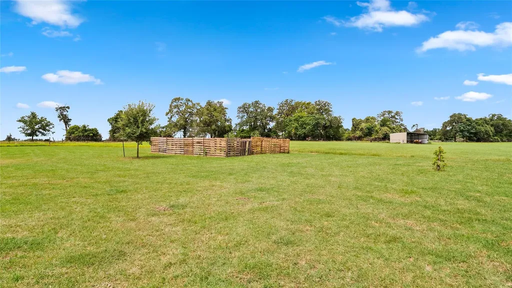 1606 County Road 216 Giddings TX 78942