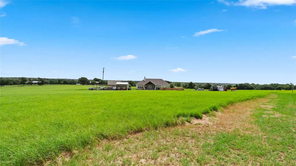 1606 County Road 216 Giddings TX 78942