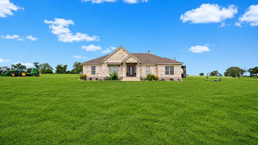 1606 County Road 216 Giddings TX 78942
