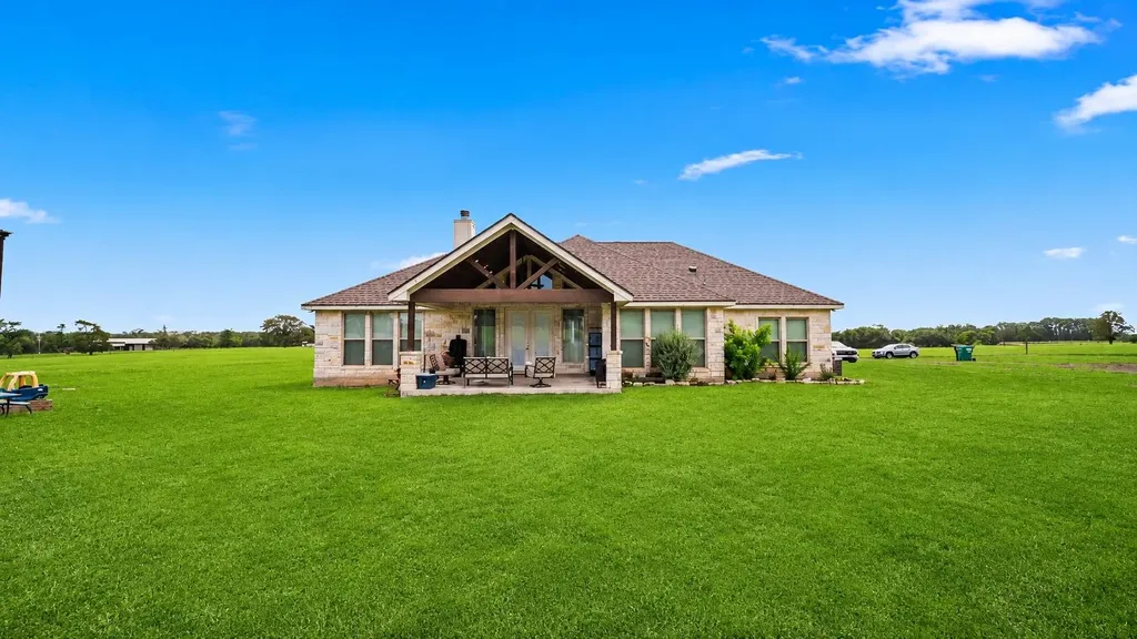 1606 County Road 216 Giddings TX 78942