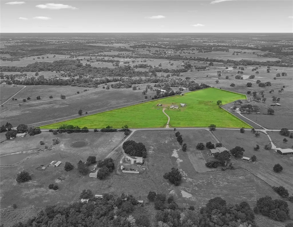 1606 County Road 216 Giddings TX 78942