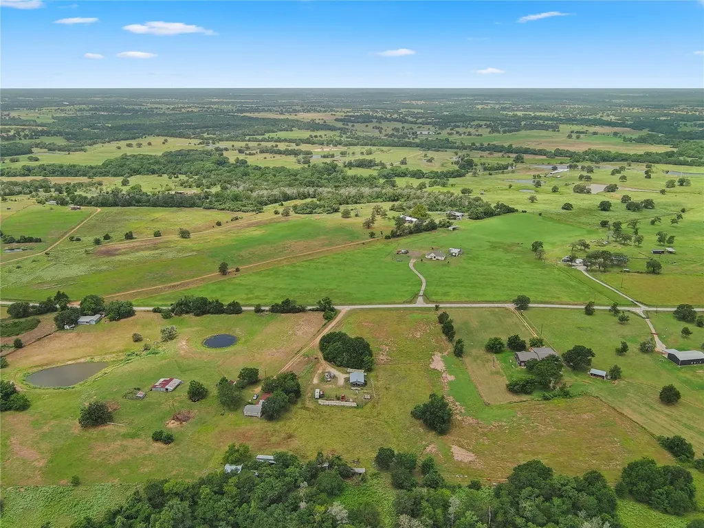1606 County Road 216 Giddings TX 78942