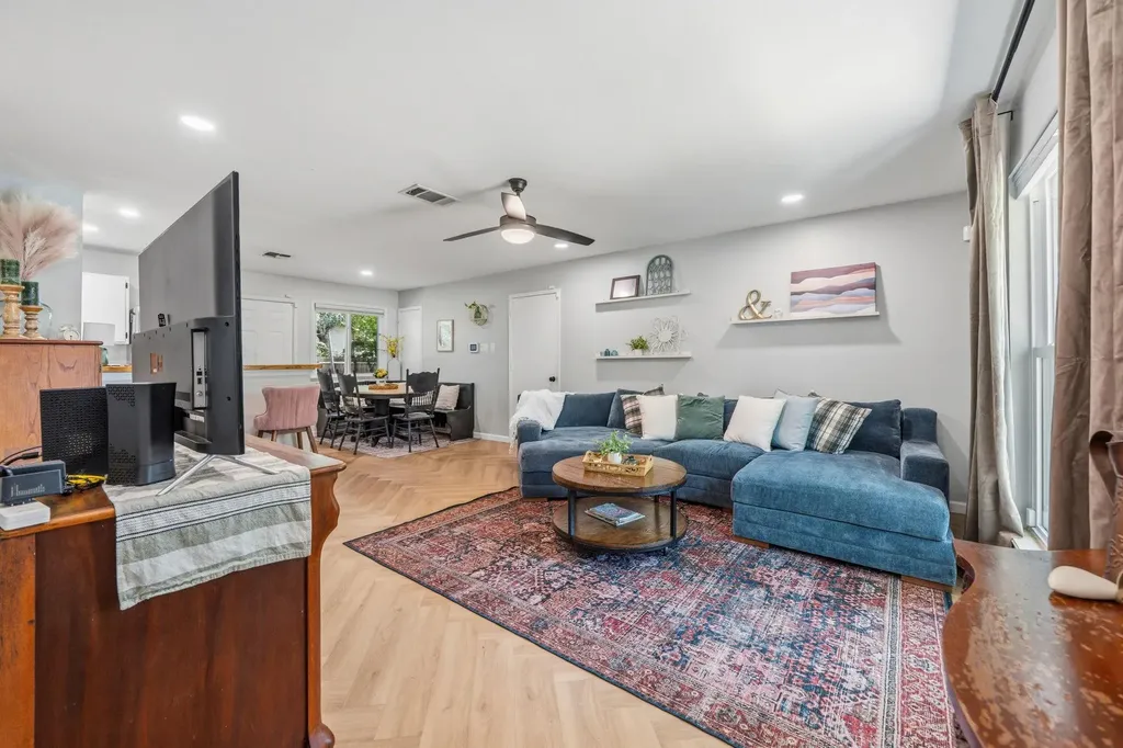 705 Dulwich Street Austin TX 78748