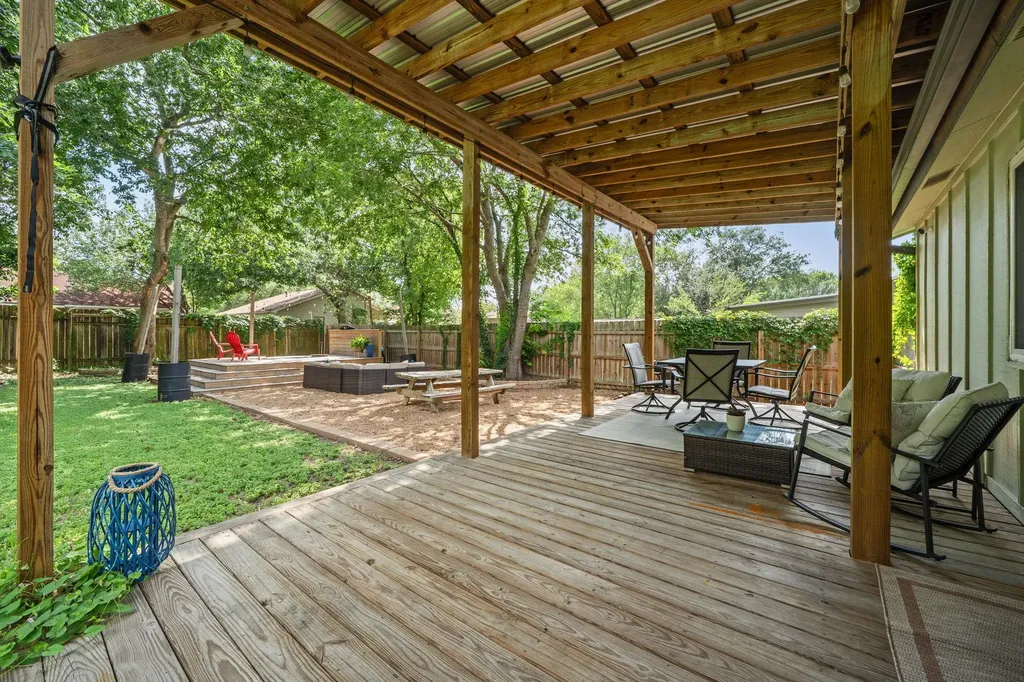 705 Dulwich Street Austin TX 78748