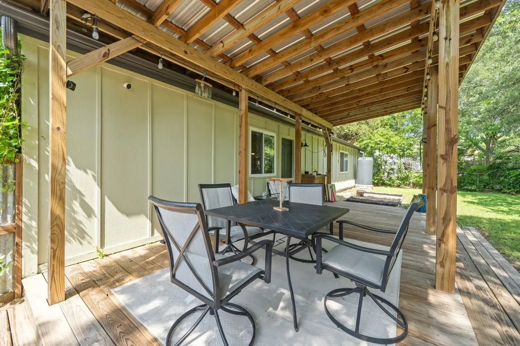 705 Dulwich Street Austin TX 78748