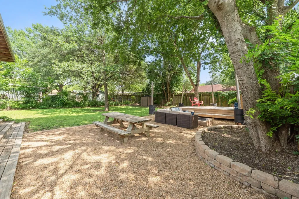 705 Dulwich Street Austin TX 78748