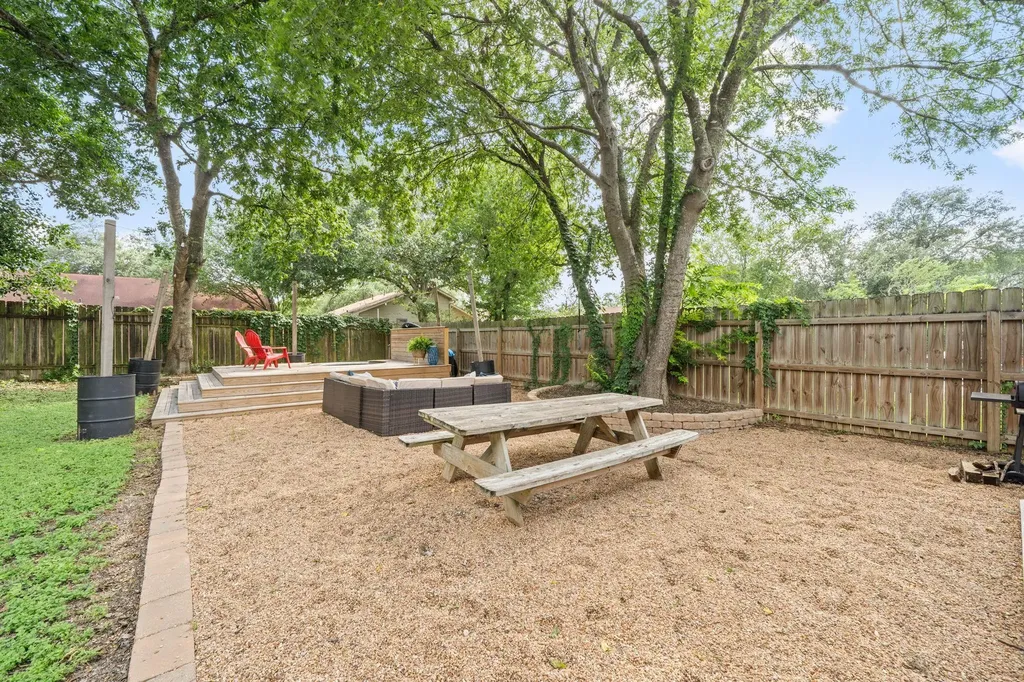 705 Dulwich Street Austin TX 78748