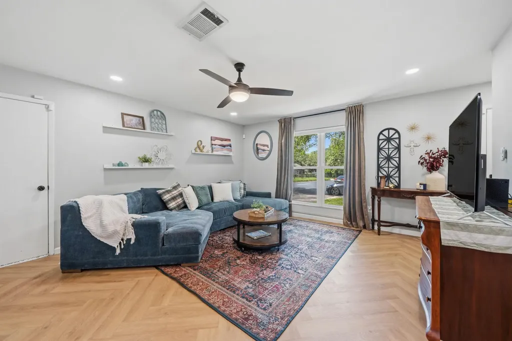 705 Dulwich Street Austin TX 78748