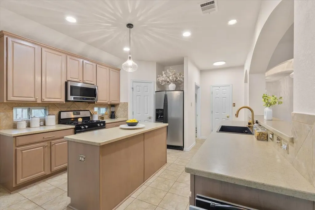 2501 Aspen Meadow Road Leander TX 78641