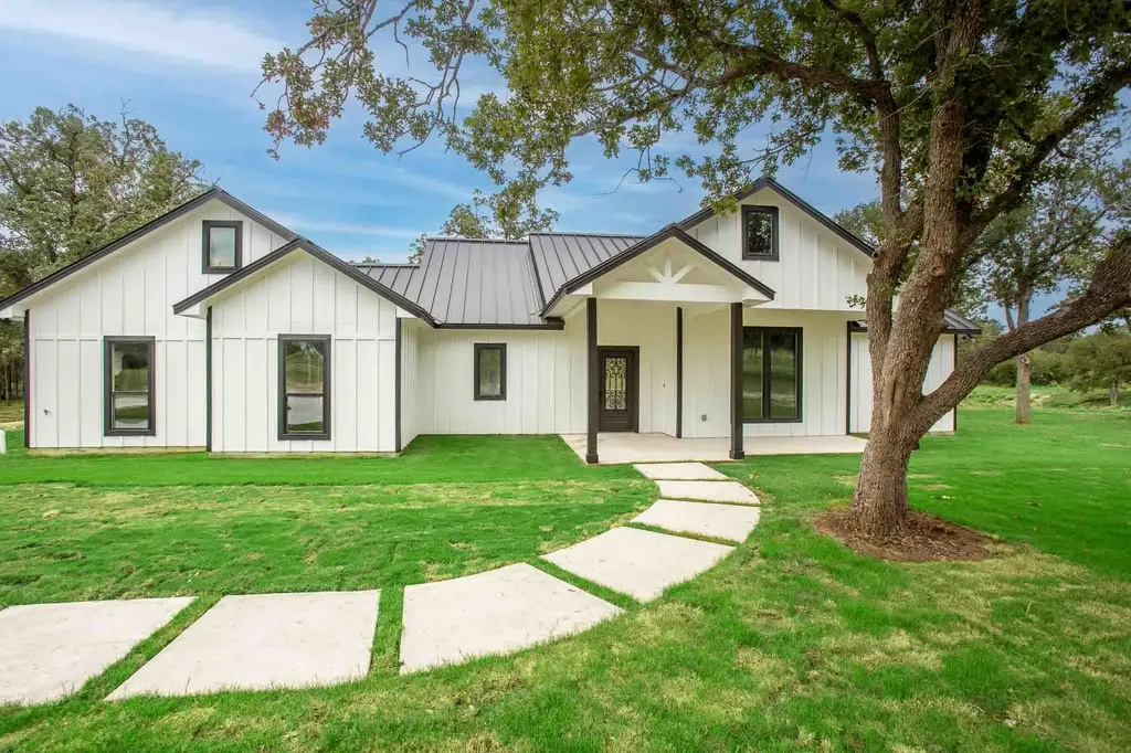 337 Smitty Lane Lockhart TX 78644