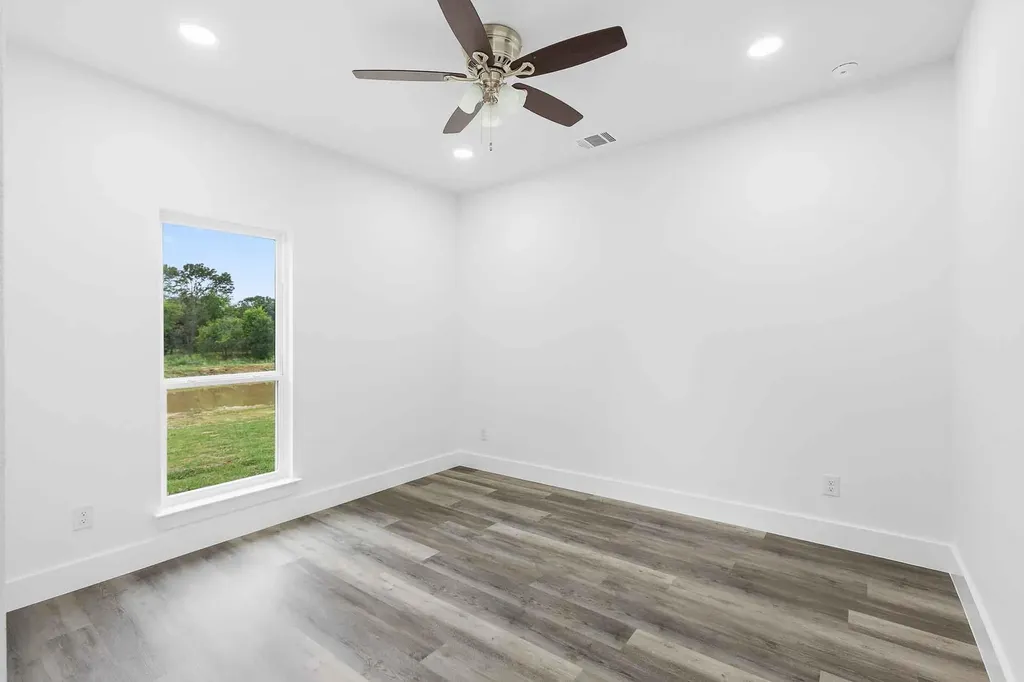 337 Smitty Lane Lockhart TX 78644
