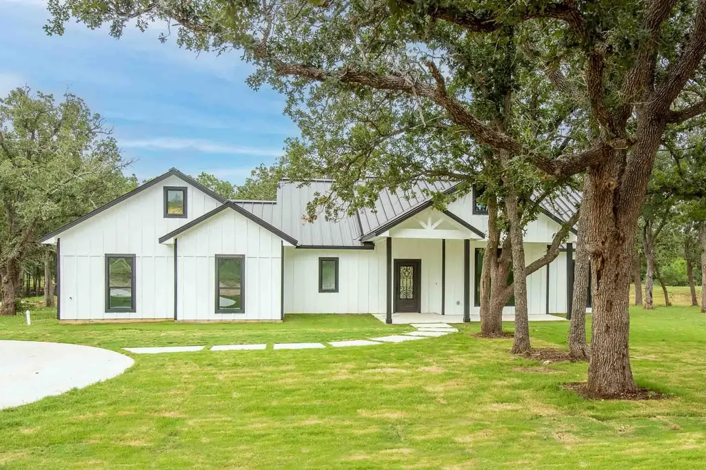 337 Smitty Lane Lockhart TX 78644