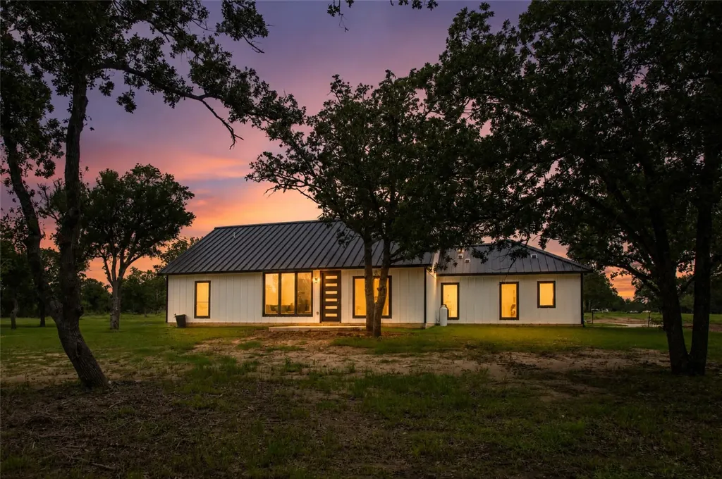 337 Smitty Lane Lockhart TX 78644