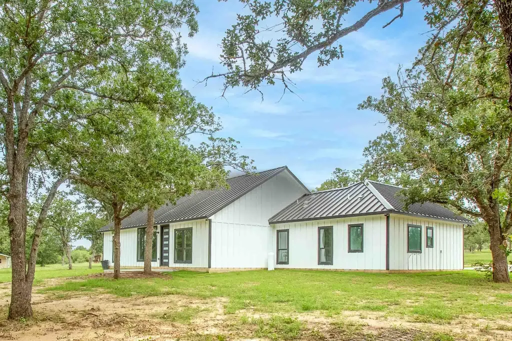 337 Smitty Lane Lockhart TX 78644