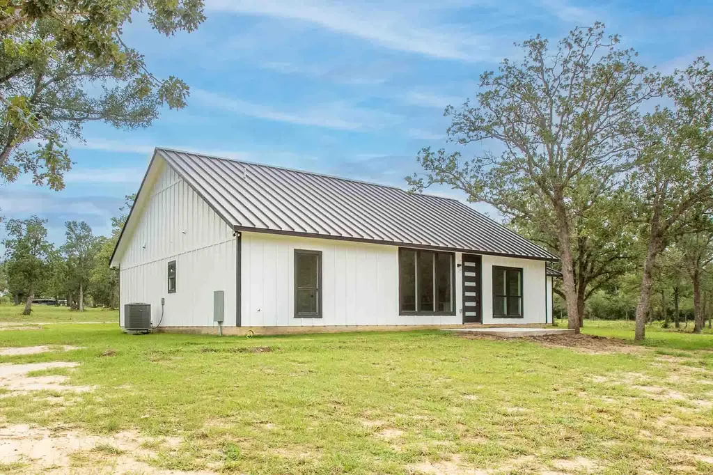 337 Smitty Lane Lockhart TX 78644