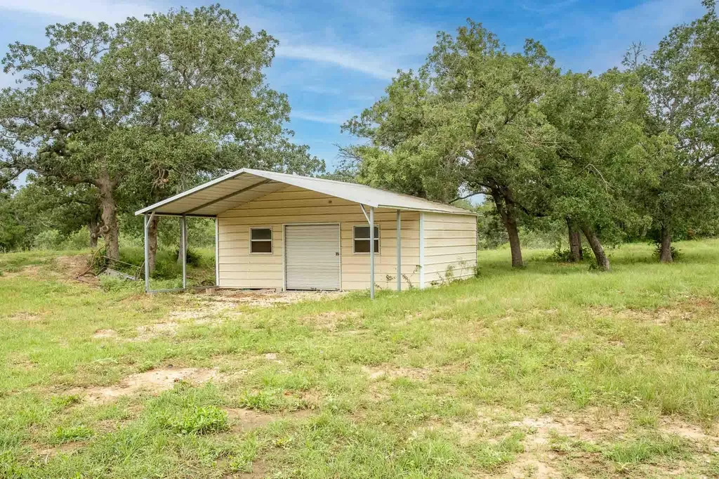 337 Smitty Lane Lockhart TX 78644