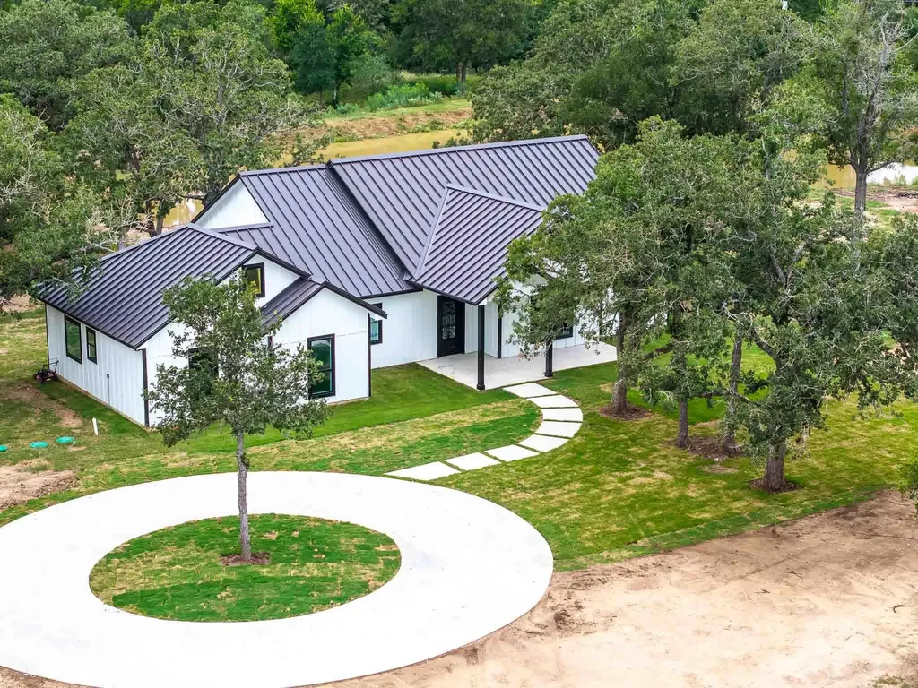 337 Smitty Lane Lockhart TX 78644