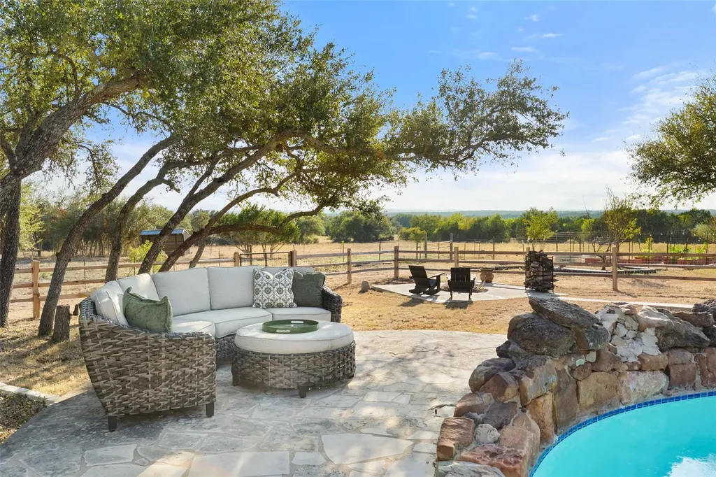220 Fawn Meadow Drive Dripping Springs TX 78620