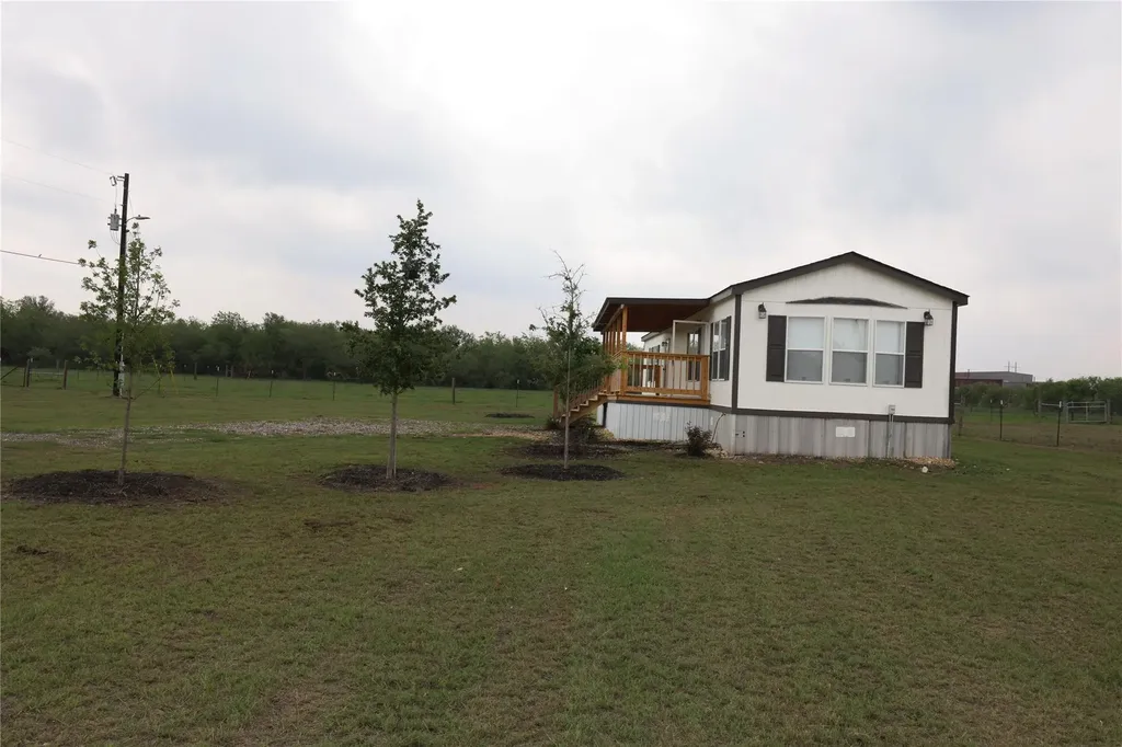 325 Lytton Lane Dale TX 78616