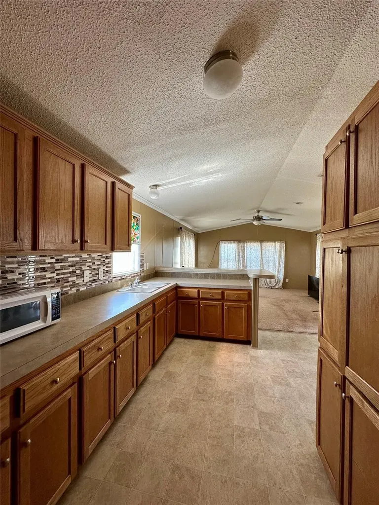 325 Lytton Lane Dale TX 78616