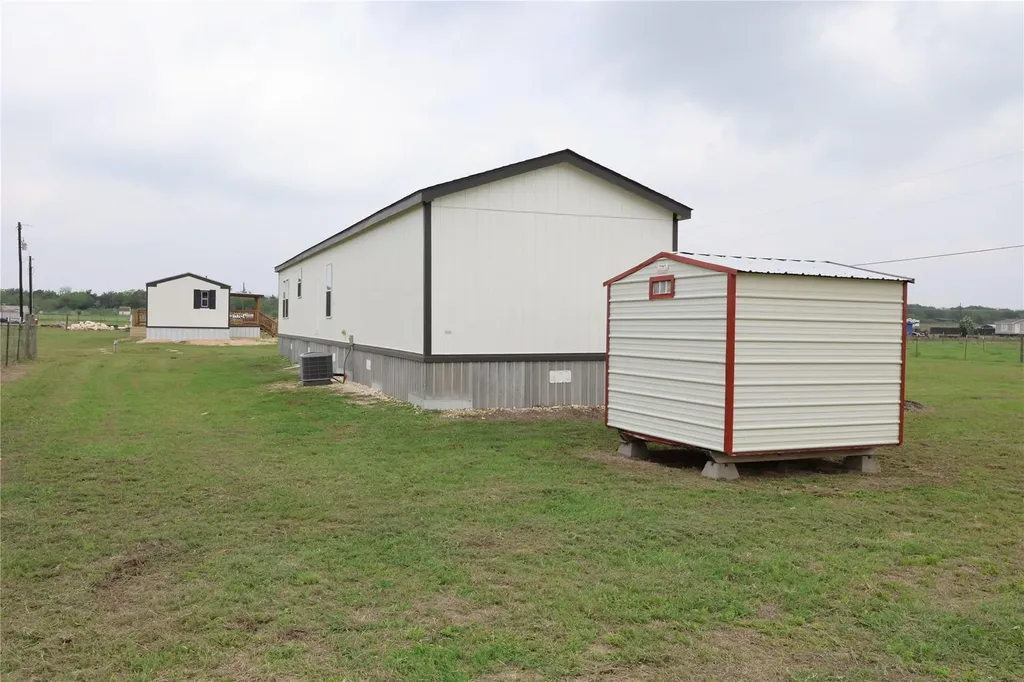 325 Lytton Lane Dale TX 78616