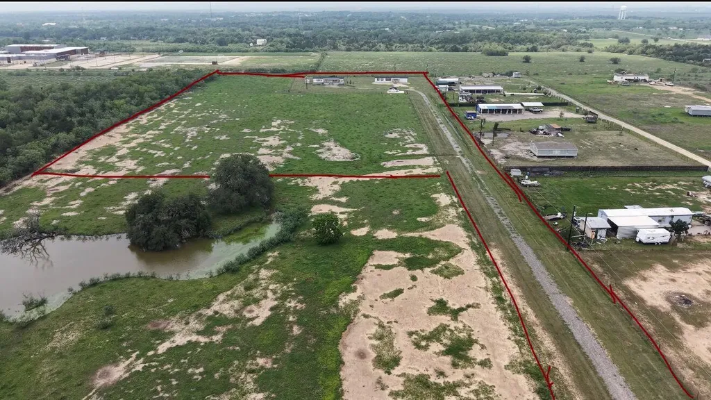 325 Lytton Lane Dale TX 78616