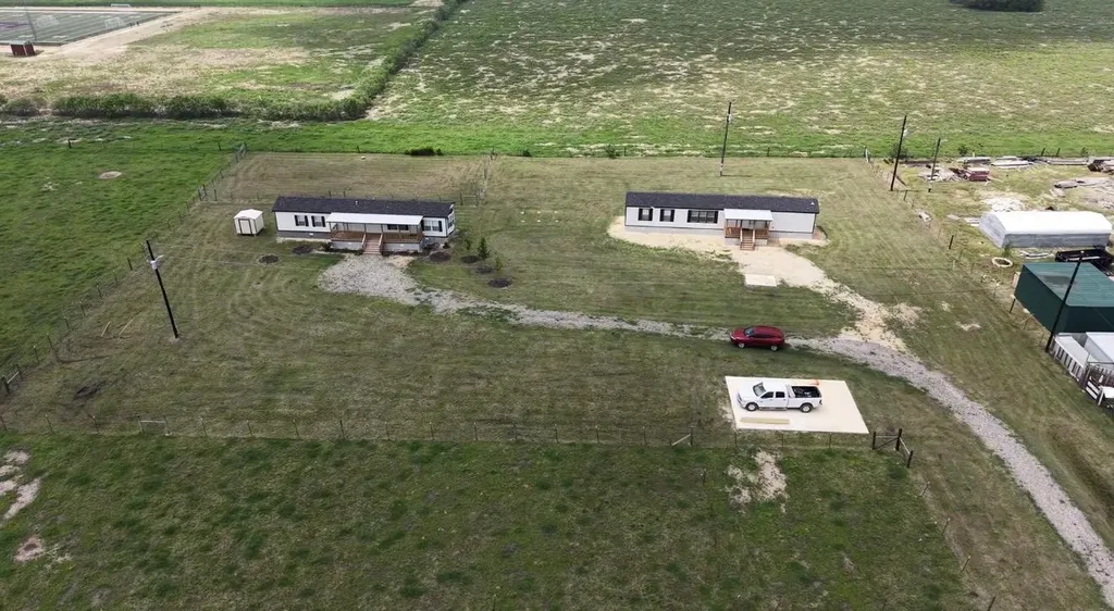 325 Lytton Lane Dale TX 78616