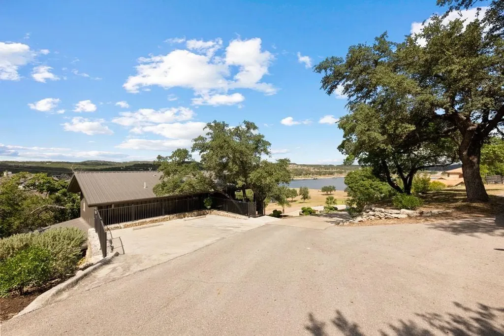 19833 Lakehurst Loop Spicewood TX 78669