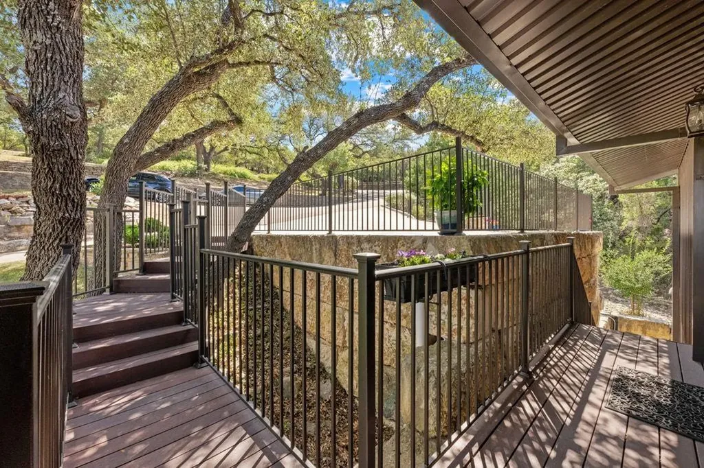 19833 Lakehurst Loop Spicewood TX 78669