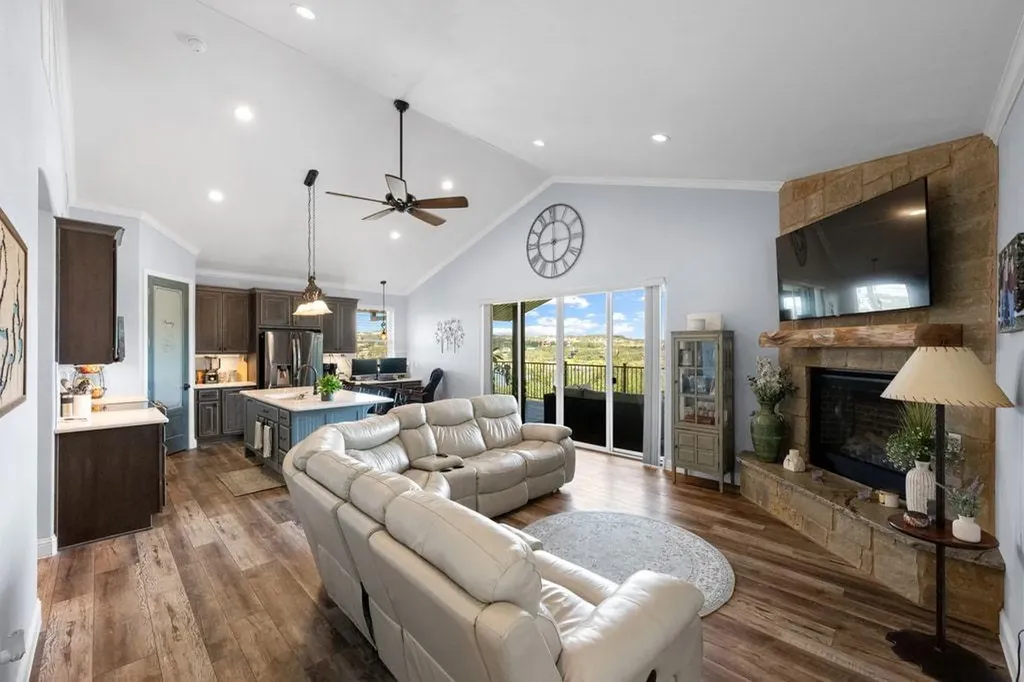 19833 Lakehurst Loop Spicewood TX 78669