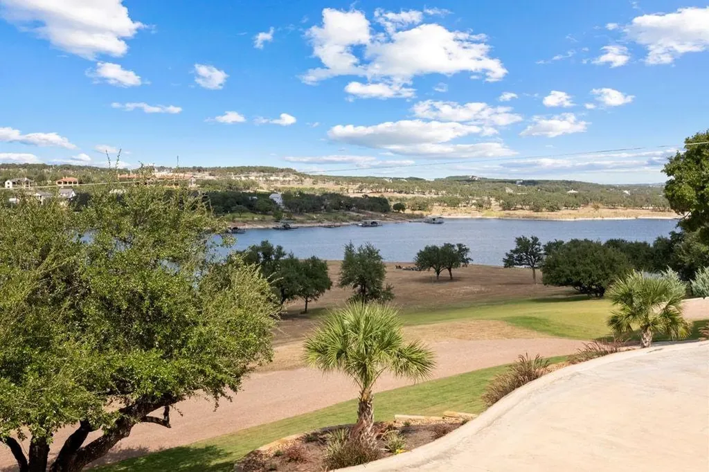 19833 Lakehurst Loop Spicewood TX 78669