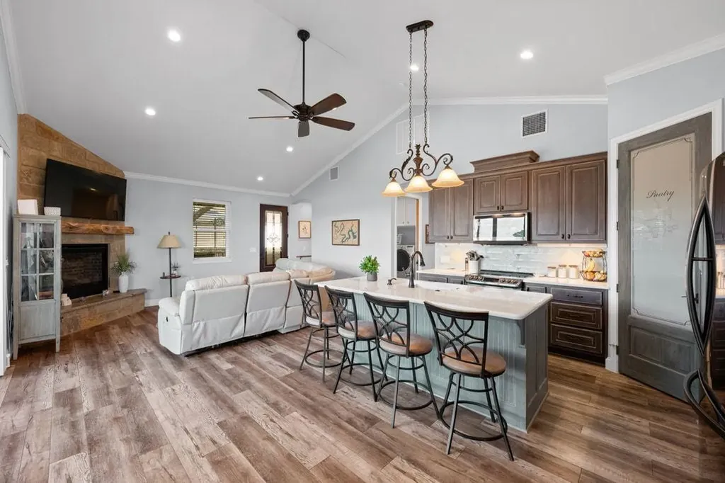 19833 Lakehurst Loop Spicewood TX 78669