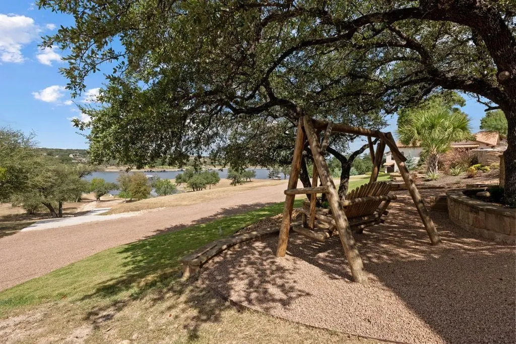 19833 Lakehurst Loop Spicewood TX 78669
