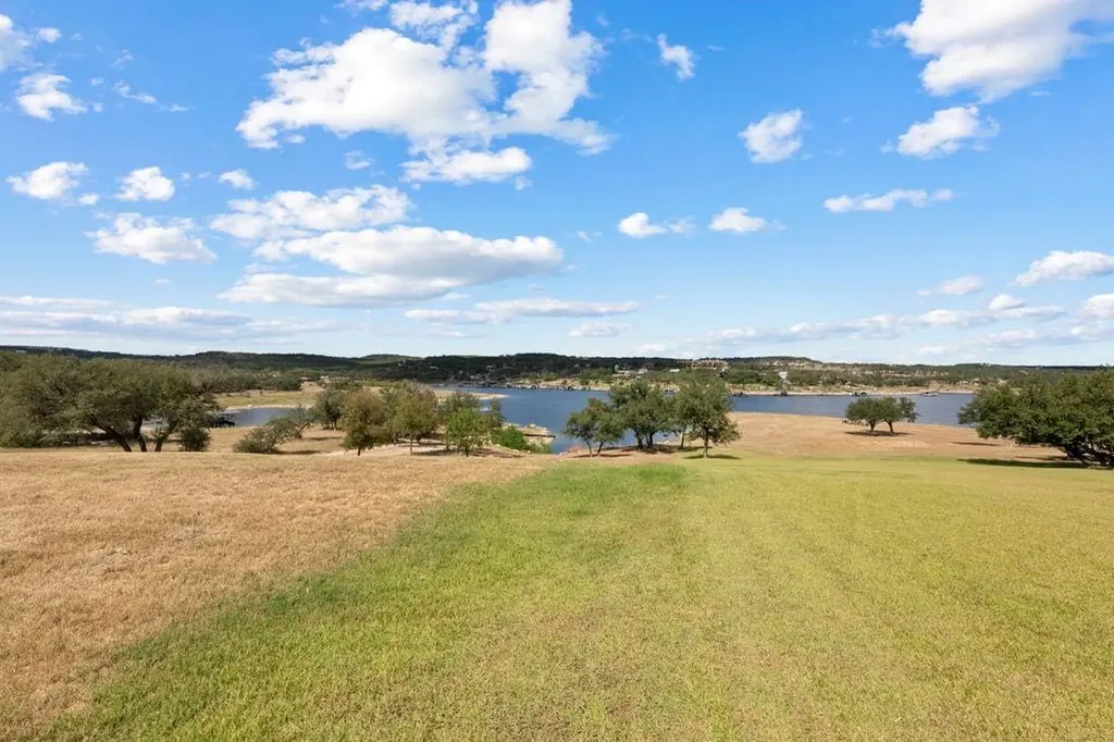 19833 Lakehurst Loop Spicewood TX 78669