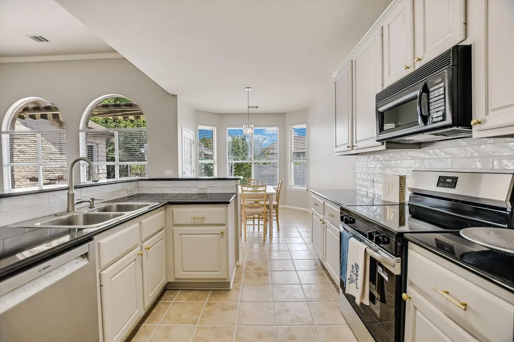 11524 Emerald Falls Drive Austin TX 78738