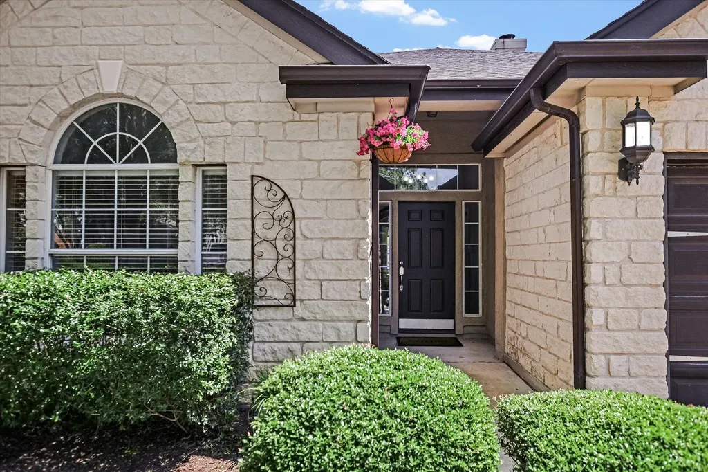 11524 Emerald Falls Drive Austin TX 78738