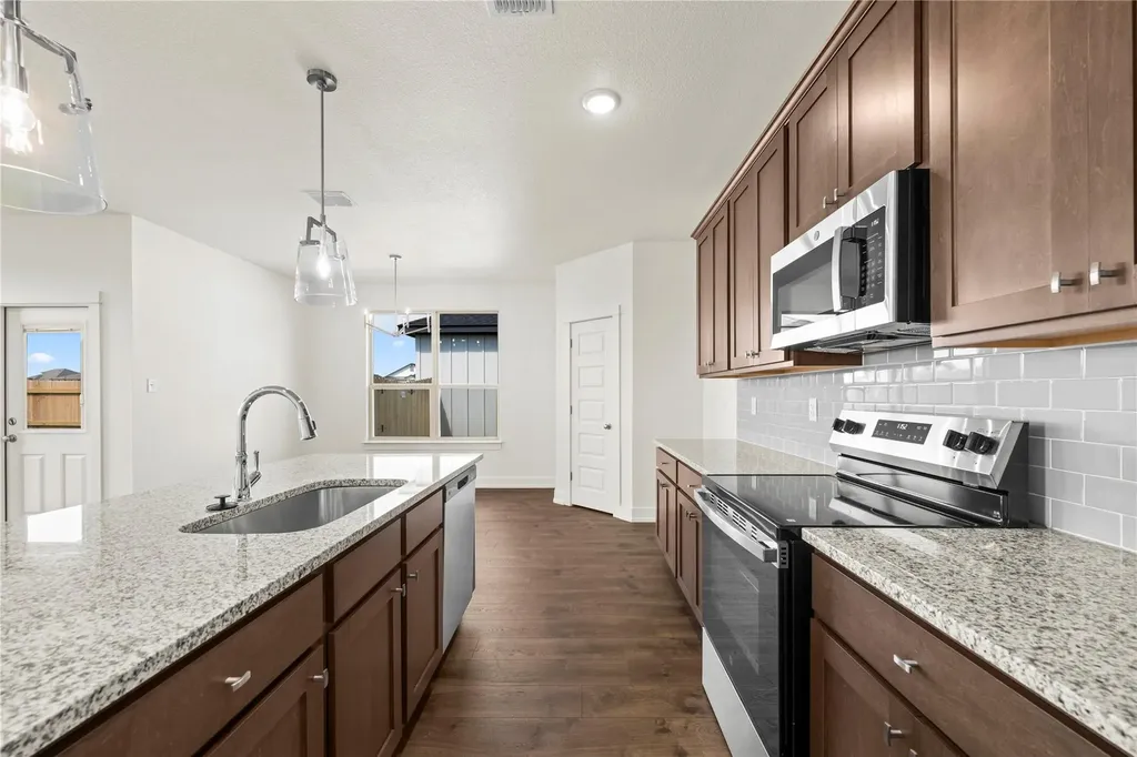 552 Gus Loop Georgetown TX 78626