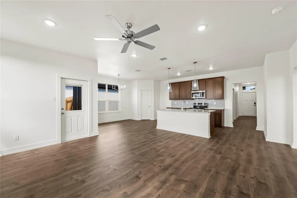 552 Gus Loop Georgetown TX 78626