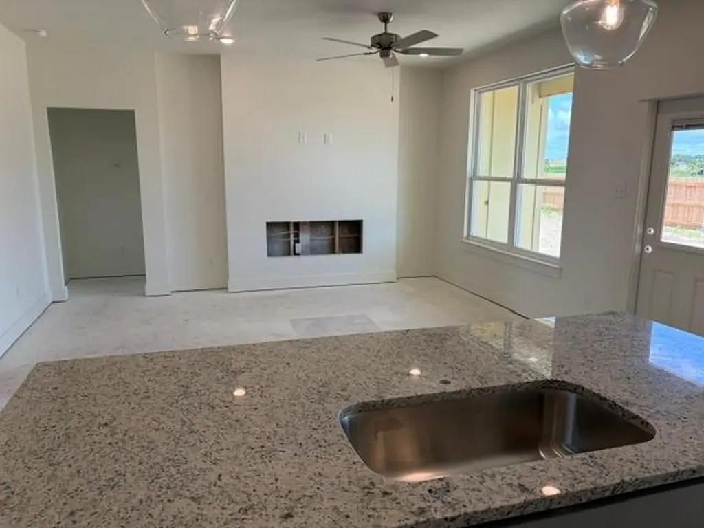 552 Gus Loop Georgetown TX 78626