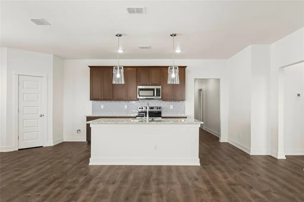 552 Gus Loop Georgetown TX 78626