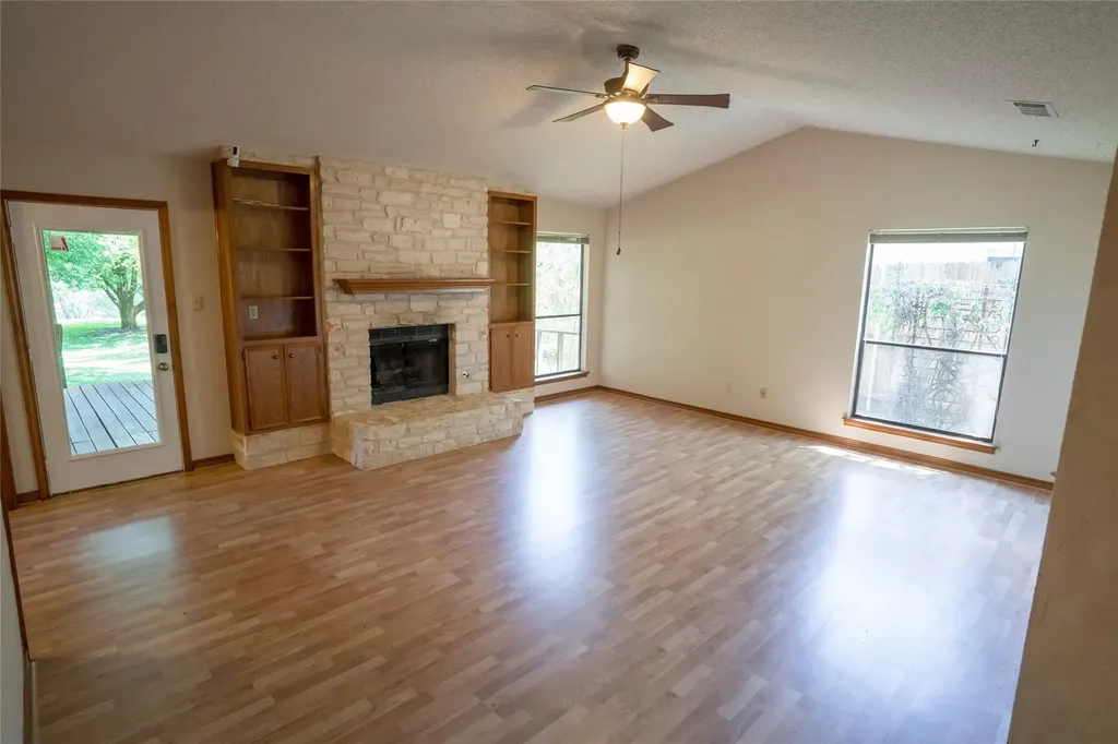 1603 W Creek Loop Round Rock TX 78681