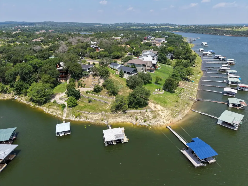 1201 Lakeshore Drive Spicewood TX 78669