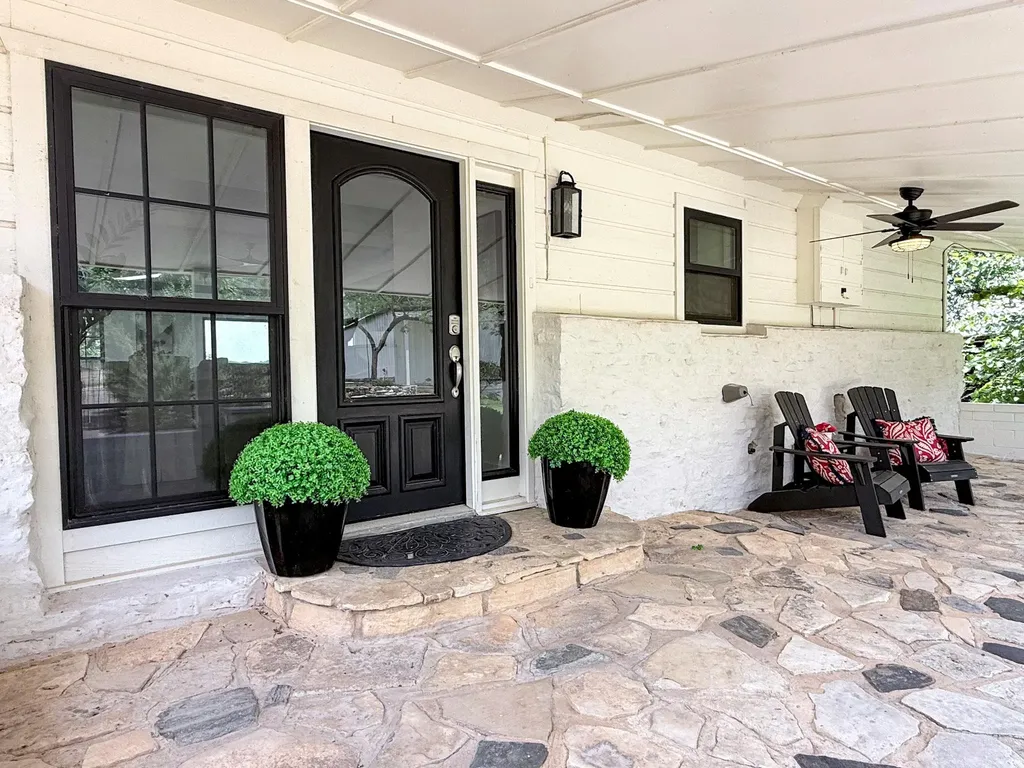 1201 Lakeshore Drive Spicewood TX 78669